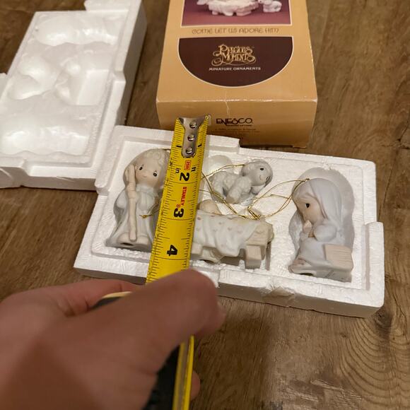 Precious Moments COME LET US ADORE HIM NATIVITY Ornaments 1980 Set E-5633 w/box - Picture 4 of 7